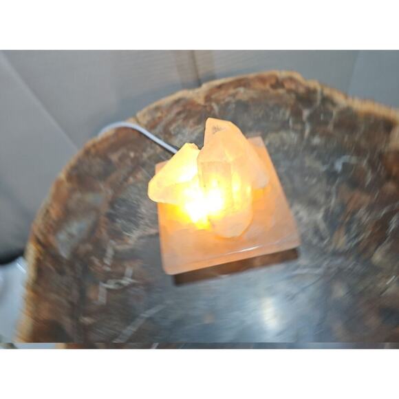 1.24lb Satin spar recharging plate W/ 3pcs Huge Quartz Crystals & Led Light - Picture 10 of 14